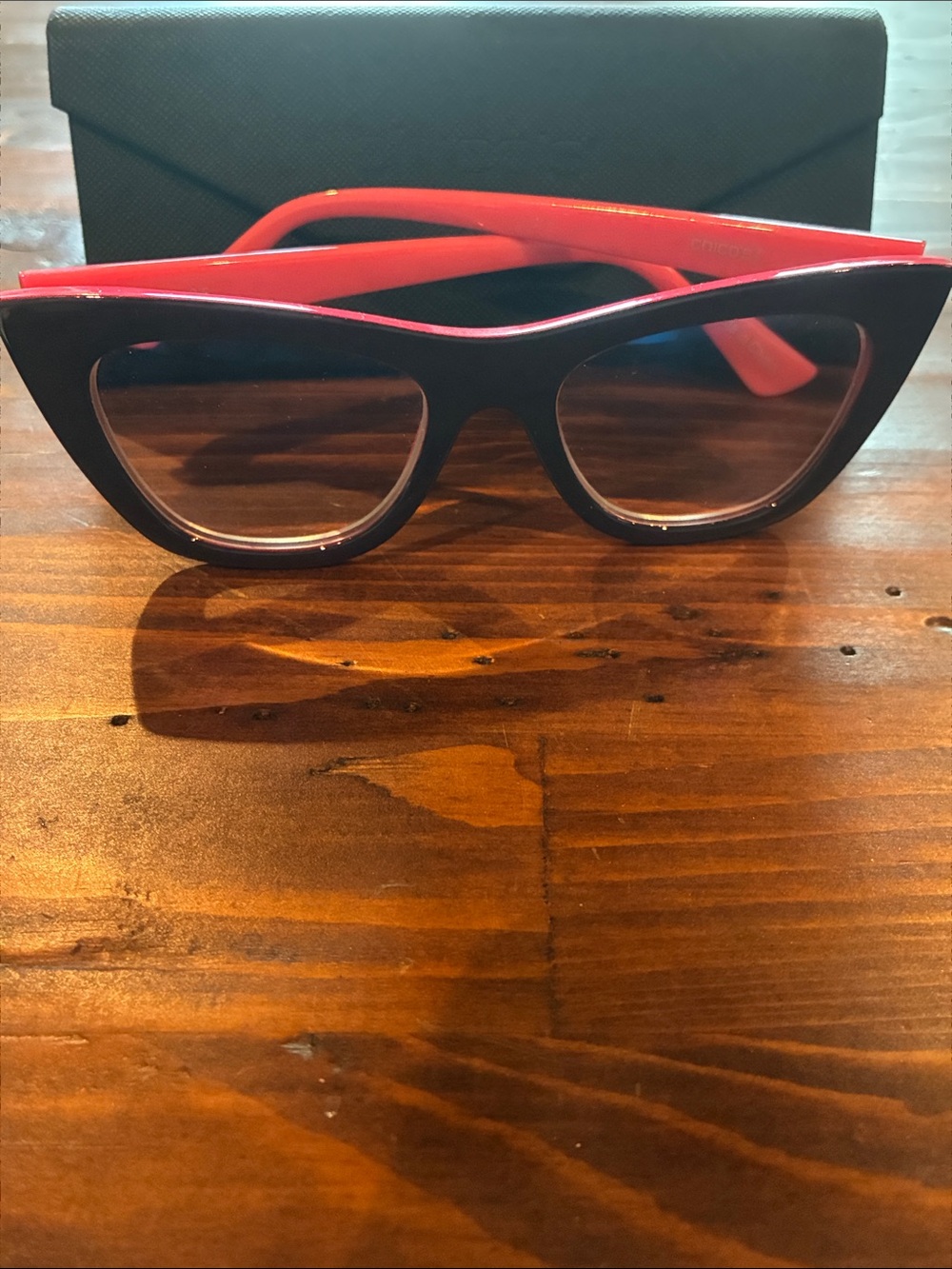 Women's Cat-Eye Sunglasses in Black with Pink Temples